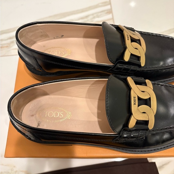 Tod's Black Loafers with Gold Chain Size 38.5 - Picture 6 of 11